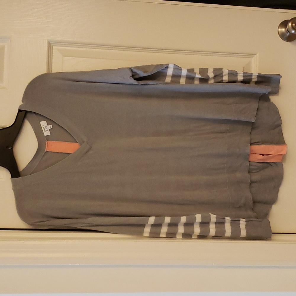 Crown & Ivy Lightweight Gray Sweater Large